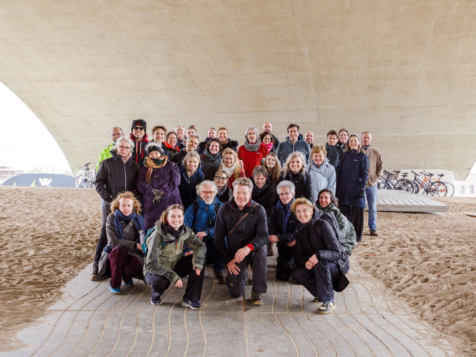 Alle deelnemers lachend op de foto