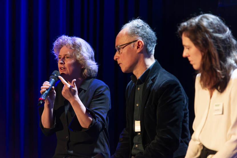 Fysiek volgt sociaal panelgesprek van dichtbij