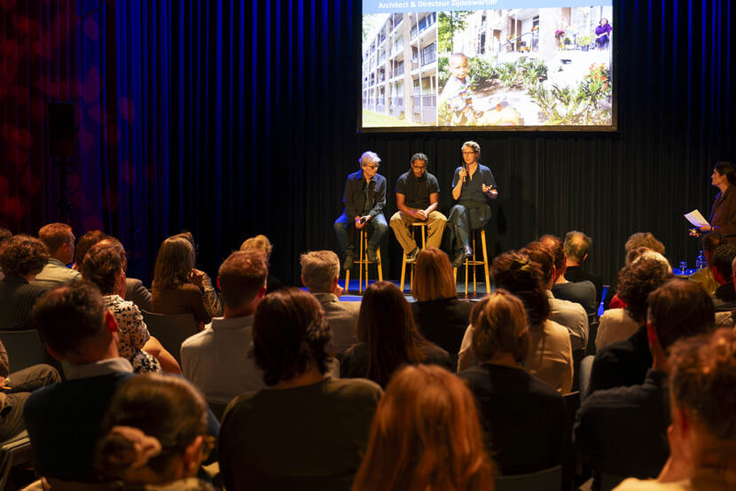 Panelgesprek fysiek volgt sociaal