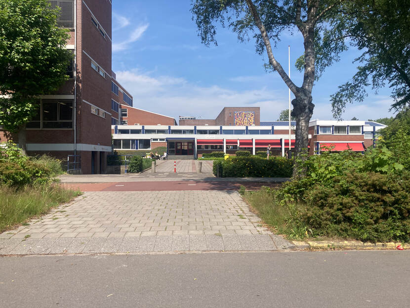 Gebouwen en fietspad