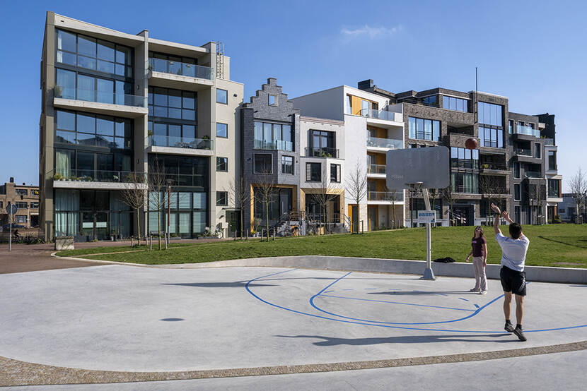 Basketbalveld in spoorzone Delft