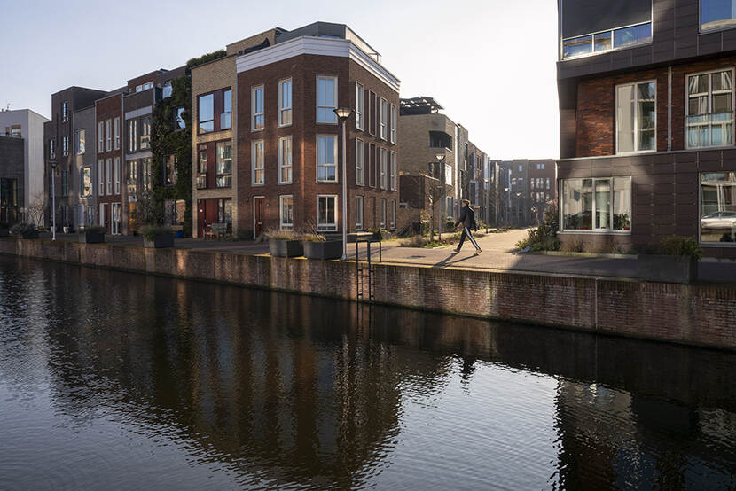 Kade in spoorzone Delft