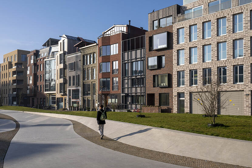 Voetpad in spoorzone Delft